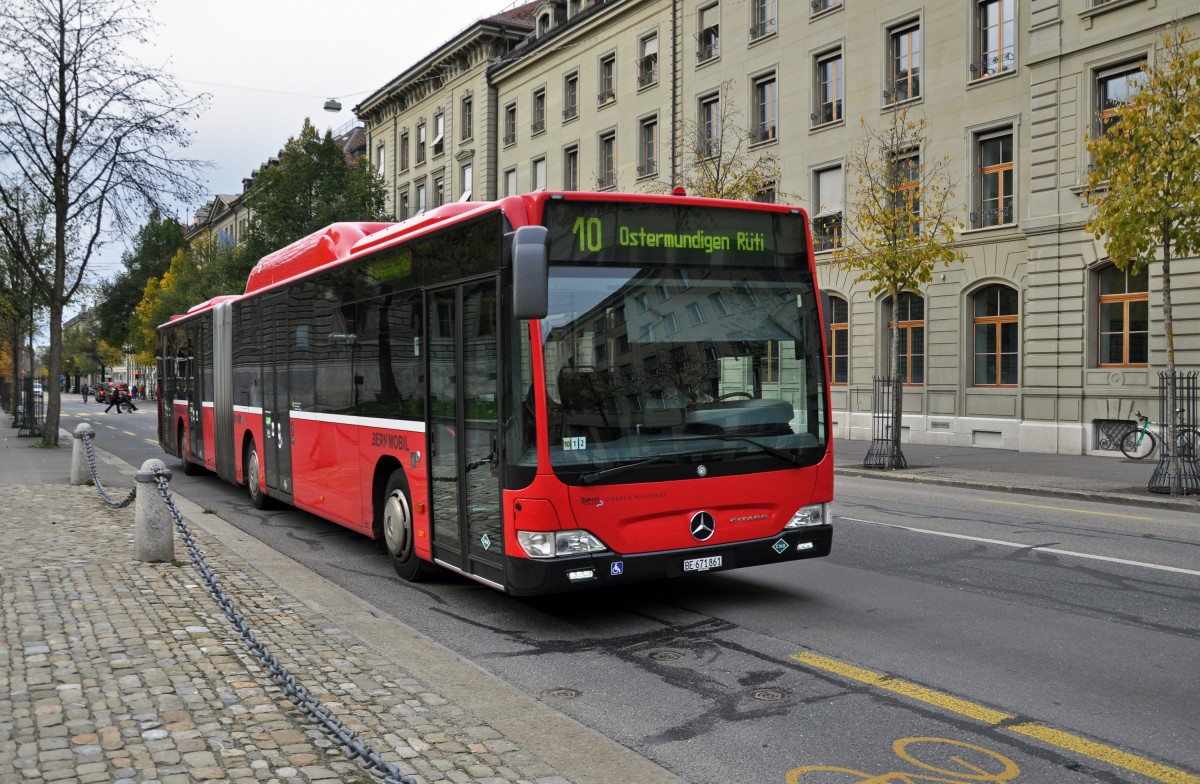 Mercedes Citaro mit der Betriebsnummer 861 auf der Linie 10 beim Bundeshaus in Bern. Die Aufnahme stammt vom 08.11.2013.