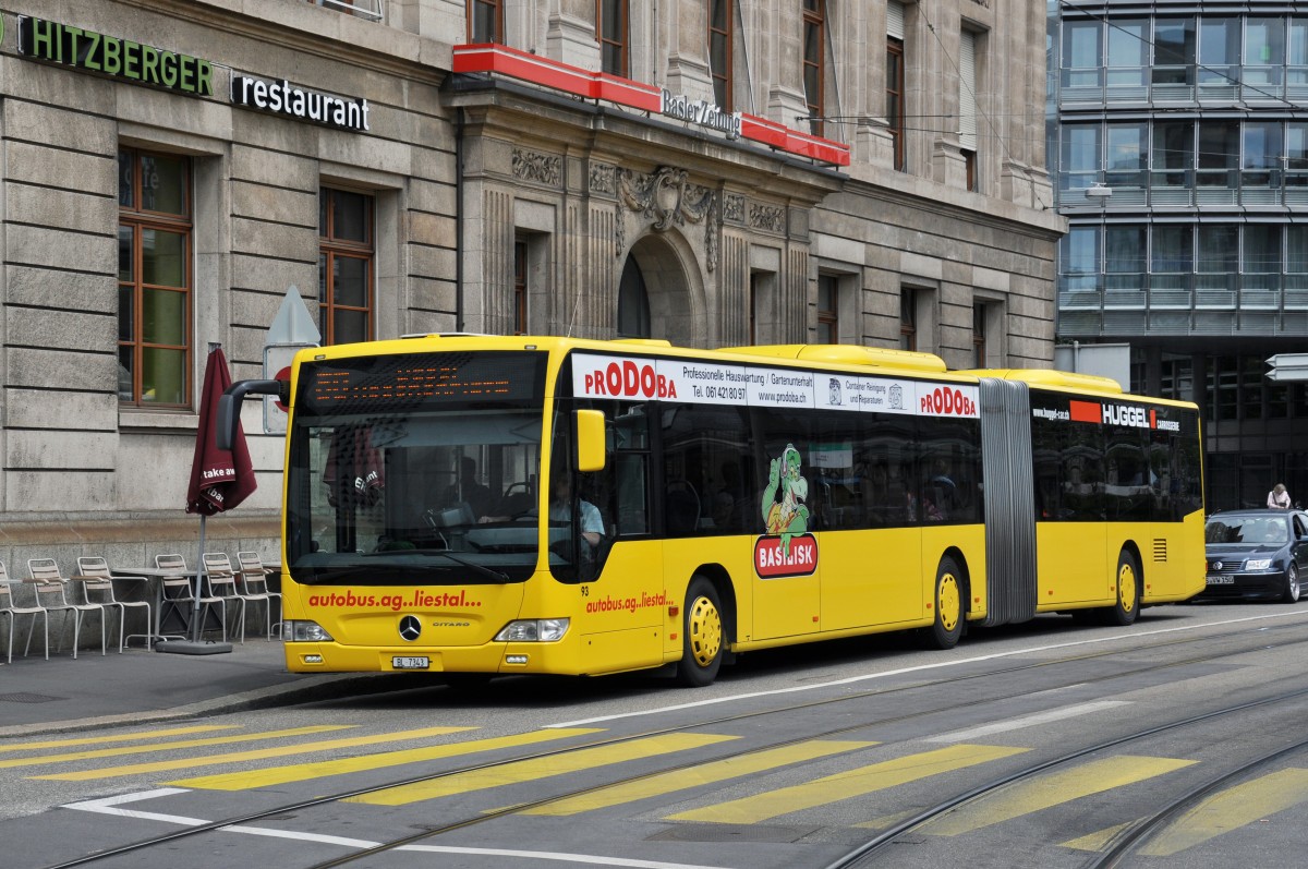 Mercedes Citaro mit der Betriebsnummer 93 auf der Linie 80 am Aeschenplatz. Die Aufnahme stammt vom 28.05.2014.