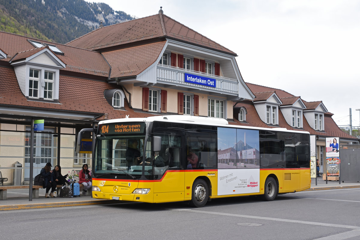 Mercedes Citaro der Post, auf der Linie 104, wartet beim Bahnhof Interlaken Ost. Die Aufnahme stammt vom 26.04.2019.