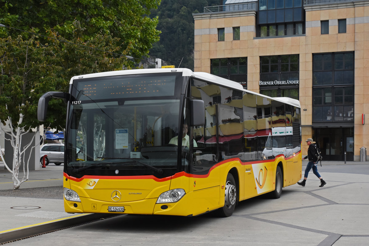 Mercedes Citaro der Post, auf der Linie 101, wartet an der Haltestelle beim Bahnhof Interlaken West. Die Aufnahme stammt vom 24.07.2020.