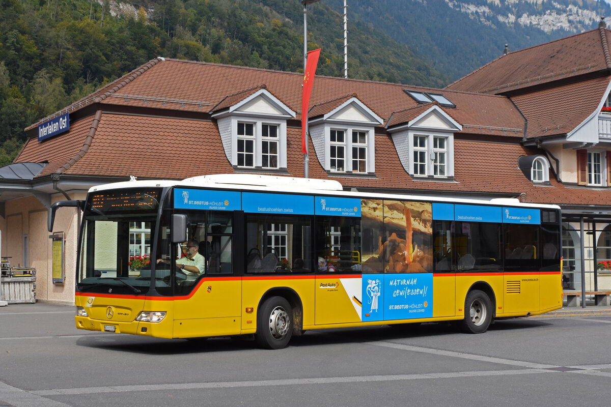 Mercedes Citaro der Post, auf der Linie 103, verlässt die Haltestelle beim Bahnhof Interlaken Ost. Die Aufnahme stammt vom 27.09.2021.