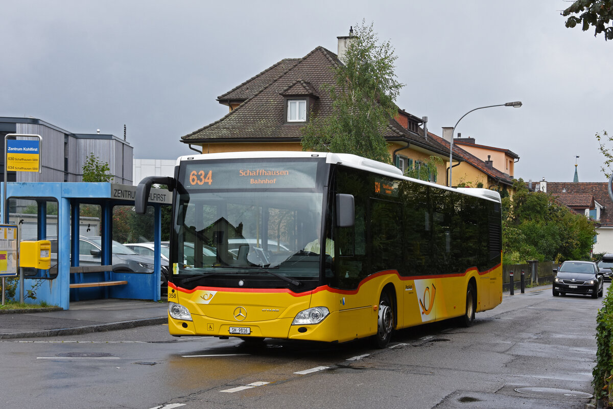 Mercedes Citaro der Post, auf der Linie 634 durchfährt die Haltestelle Zentrum Kohlfrist in Feuerthalen , in der Nähe von Schaffhausen. Die Aufnahme stammt vom 29.08.2021.