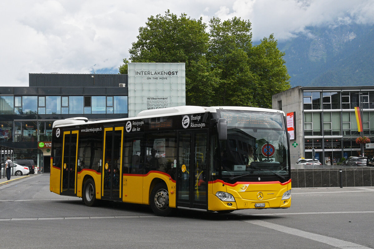 Mercedes Citaro der Post, auf der Linie 107, verlässt am 29.07.2025 die Haltestelle beim Bahnhof Interlaken Ost.