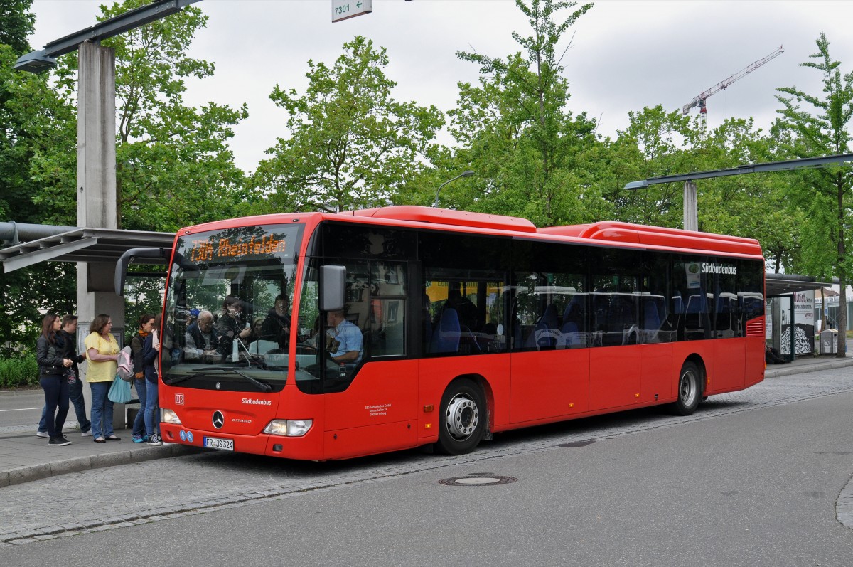 Mercedes Citaro von Südbadenbus wartet beim Busbahnhof, in der Nähe des Bahnhofes von Lörrach. Die Aufnahme stammt vom 09.06.2015.