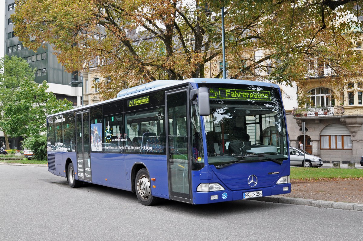 Mercedes Citaro von Südbadenbus wartet beim Bahnhof Lörrach. Die Aufnahme stammt vom 19.08.2015.
