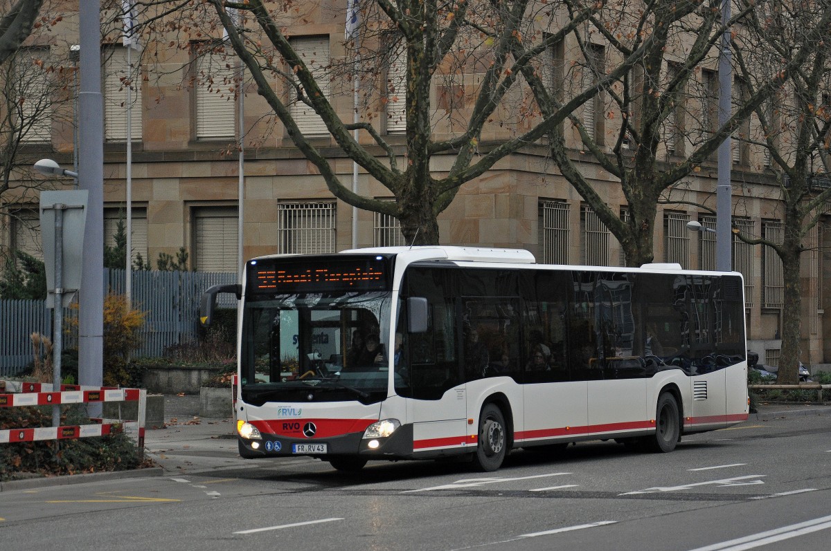 Mercedes Citaro von SWEG auf der Linie 55 fährt zur Haltestelle am Badischen Bahnhof. Die Aufnahme stammt vom 07.12.2014.