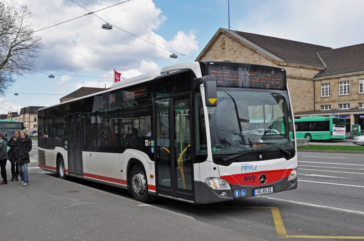 Mercedes Citaro von SWEG auf der Linie 55 bedient die Haltestelle am Badischen Bahnhof. Die Aufnahme stammt vom 05.04.2015.