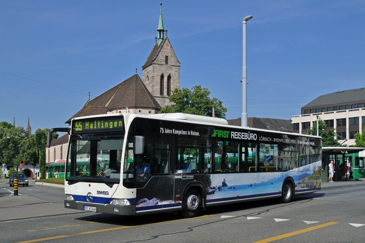 Mercedes Citaro von SWEG auf der Linie 55 verlässt die Haltestelle Wettsteinplatz. Die Aufnahme stammt vom 04.07.2015.