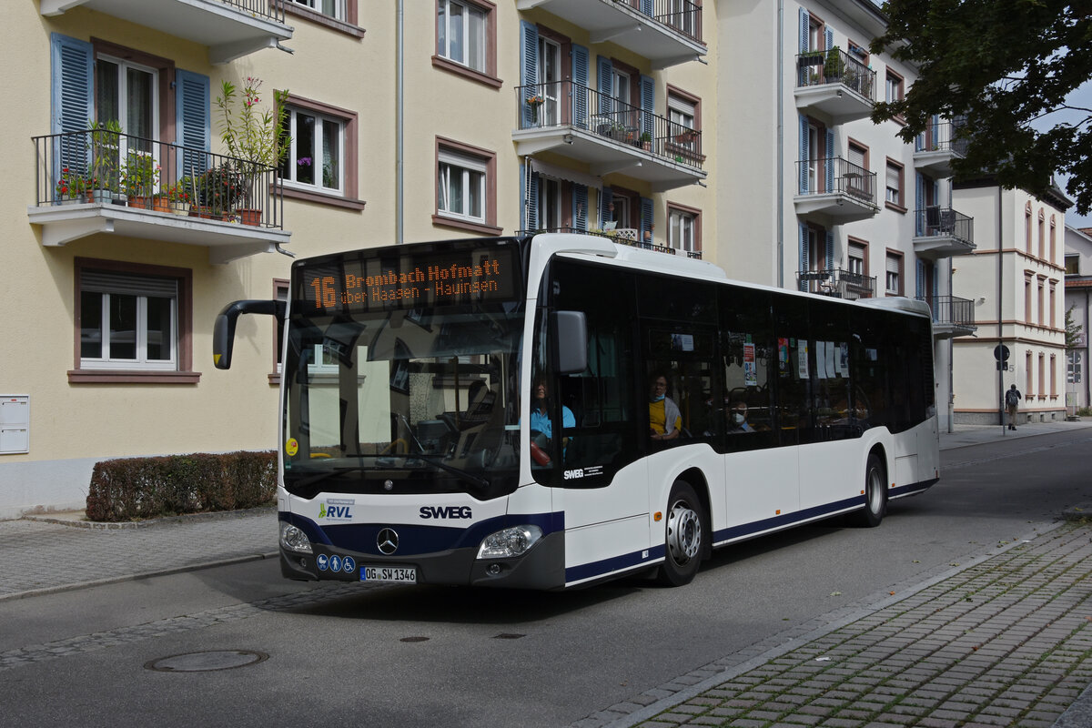 Mercedes Citaro vom SWEG, auf der Linie 16, fährt zur Haltestelle beim Bahnhof von Lörrach. Die Aufnahme stammt vom 11.09.2021.
