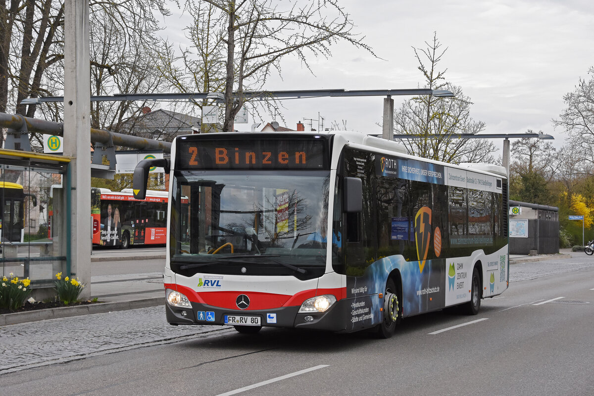 Mercedes Citaro von SWEG, auf der Linie 2, f�hrt am 25.03.2026 zur Haltestelle beim Bahnhof L�rrach.