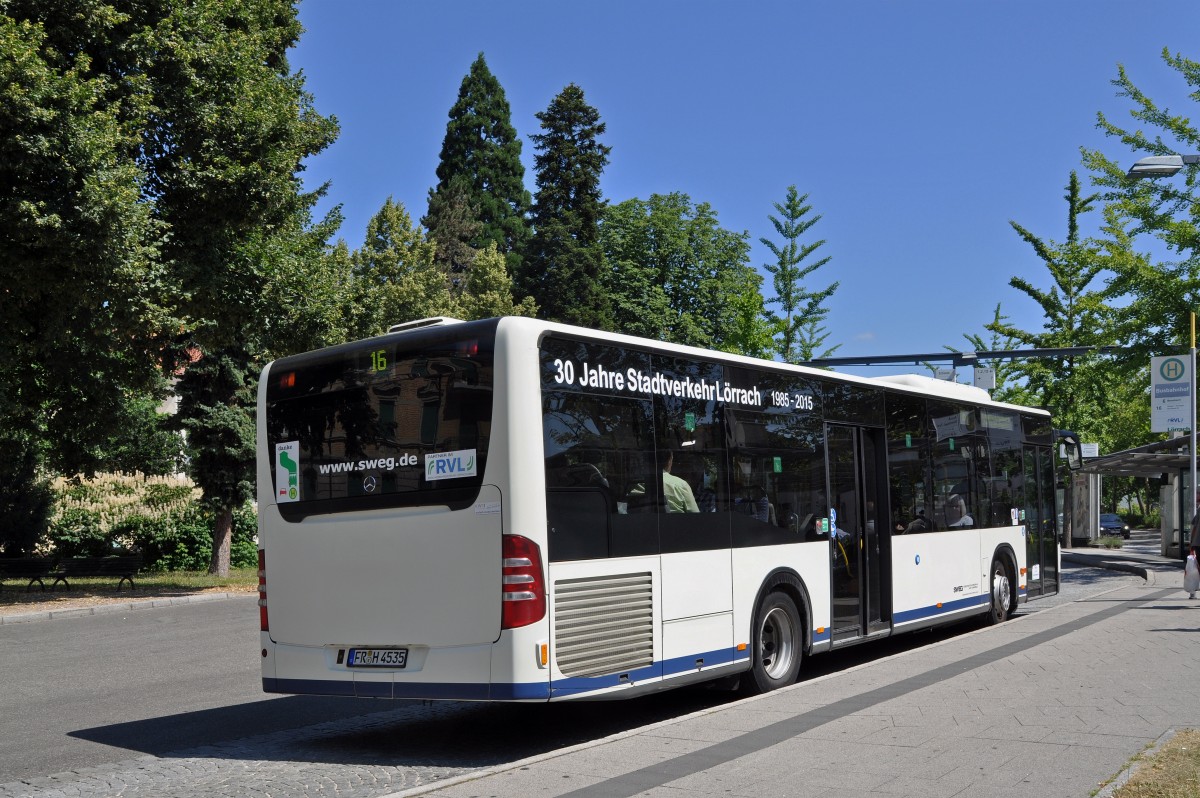 Mercedes Citaro von SWEG bedient die Haltestelle beim Bahnhof Lörrach. Die Aufnahme stammt vom 10.07.2015.