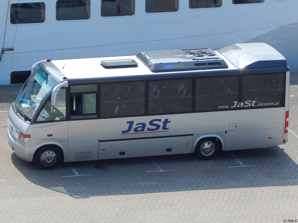 Mercedes Destino von Jast aus Polen im Stadthafen Sassnitz am 02.06.2018