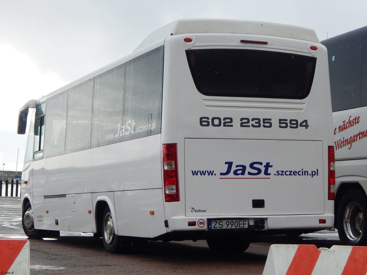 Mercedes Destino von Jast aus Polen im Stadthafen Sassnitz am 06.10.2019