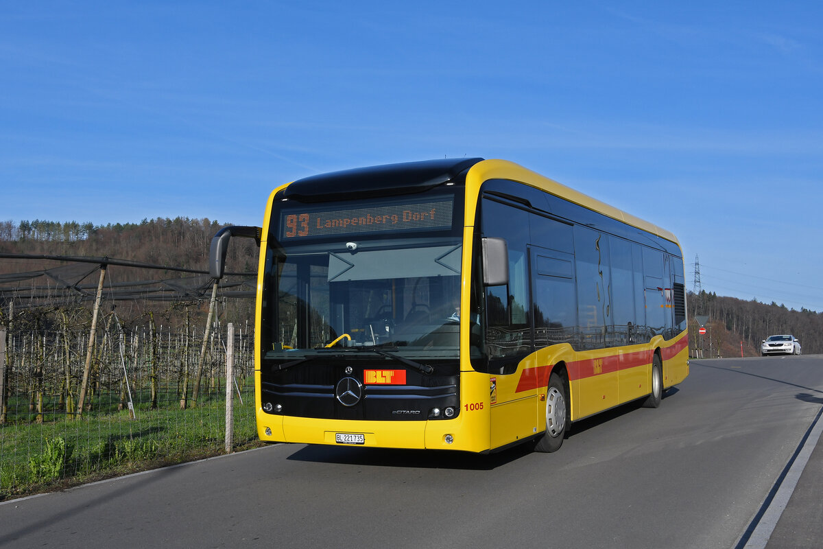 Mercedes eCitaro 1005, auf der Linie 93, fährt am 20.03.2024 zur Endstation Lampenberg-Ramlinsburg.
