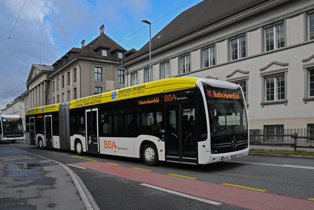 Mercedes eCitaro 166, auf der Linie 1, verlässt am 06.10.2025 den Bahnhof Aarau.