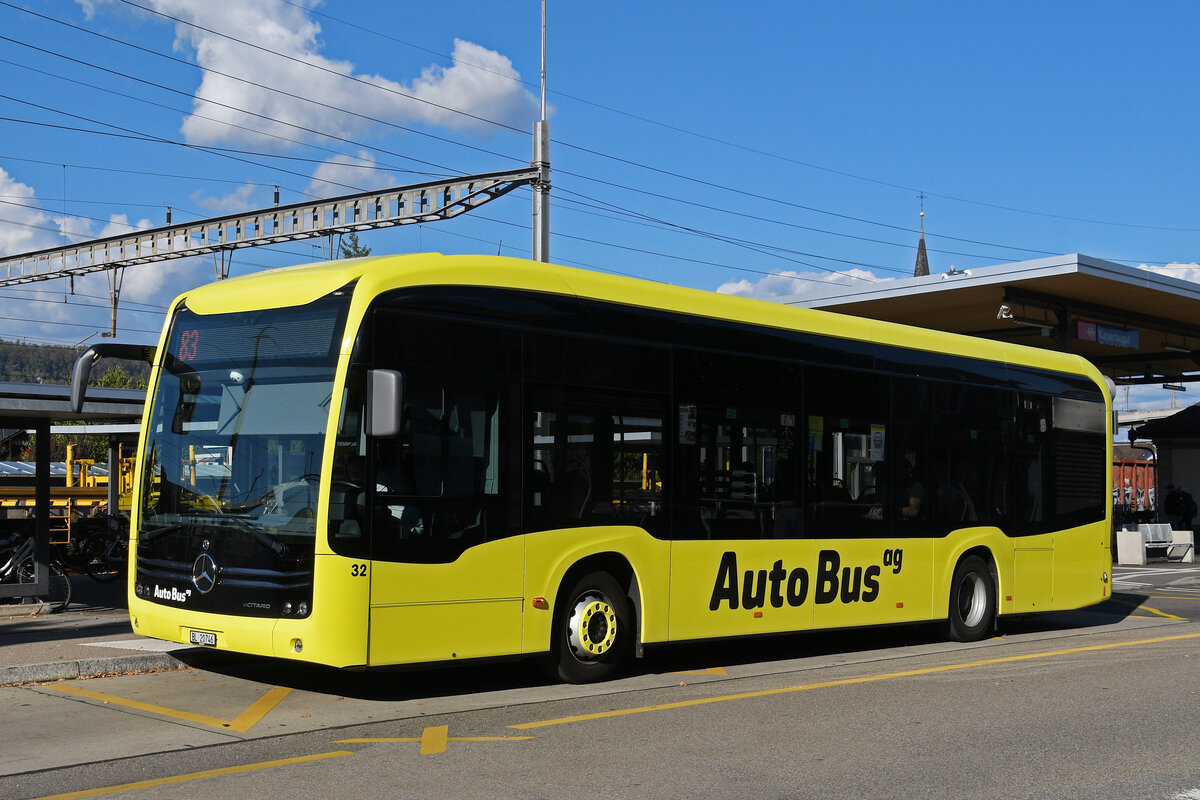 Mercedes eCitaro 32 der AAGL, auf der Linie 93, bedient am 05.10.2026 die Haltestelle beim Bahnhof Kaiseraugst.