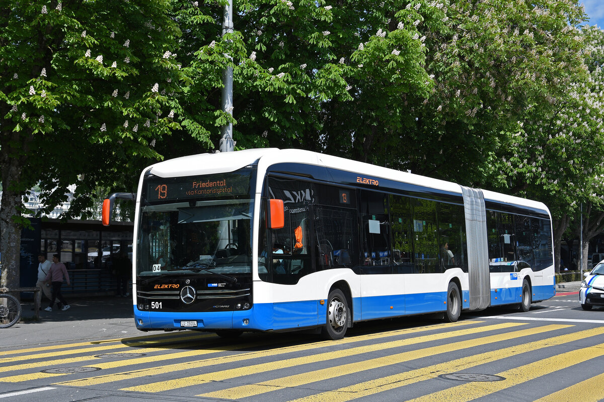Mercedes eCitaro 501, auf der Linie 19, verl�sst am 08.05.2026 den Bahnhofplatz in Luzern.