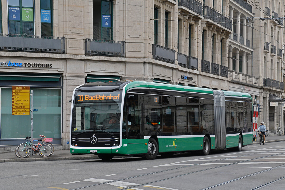 Mercedes eCitaro 7119, auf der Linie 30, f�hrt am 17.08.2026 zur Haltestelle Steinenschanze. Aufnahme Basel.