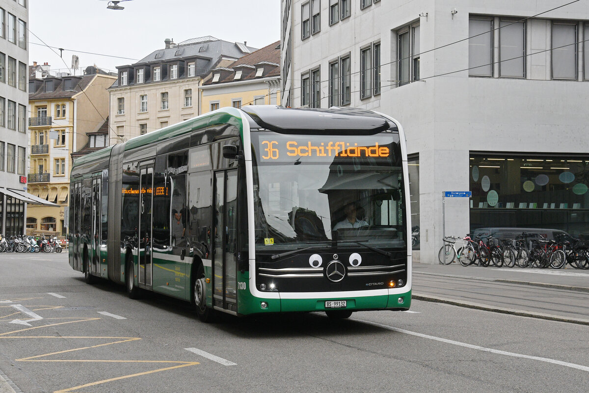 Mercedes eCitaro 7130, auf der Linie 36, f�hrt am 07.09.2026 durch die Spiegelgasse zur Endstation an der Schiffl�nde. Aufnahme Basel.