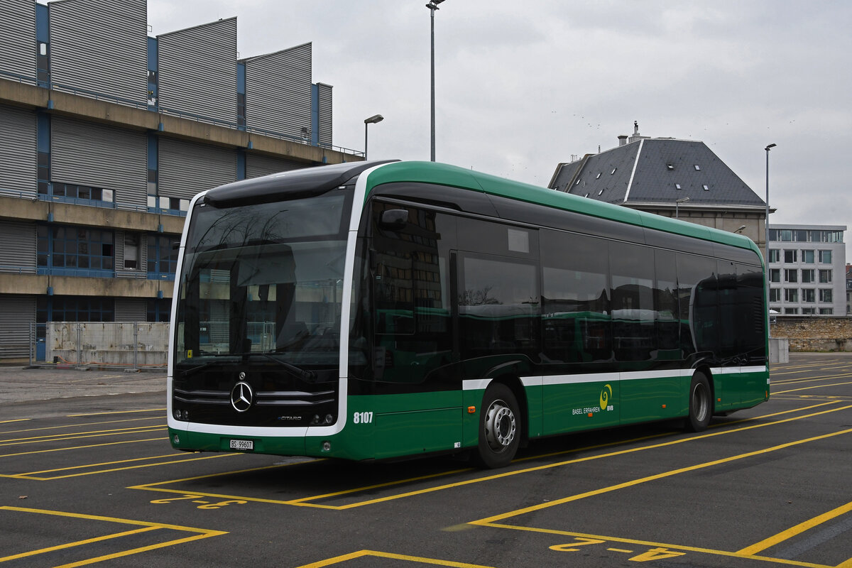 Mercedes eCitaro 8107 steht am 27.01.2023 auf den Klybeck Areal.