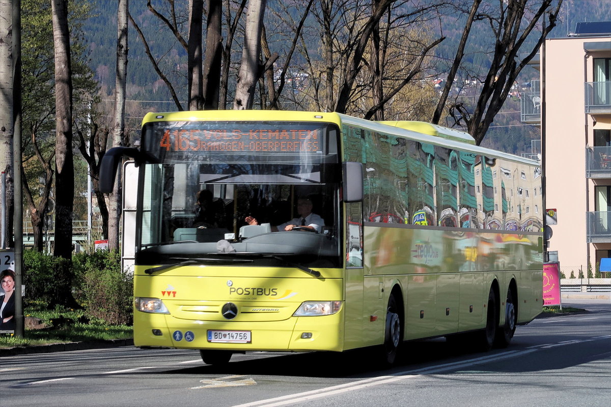 Mercedes Integro BD-14756 von Postbus als Linie 4165 am Innrain in Innsbruck. Aufgenommen 13.4.2018.