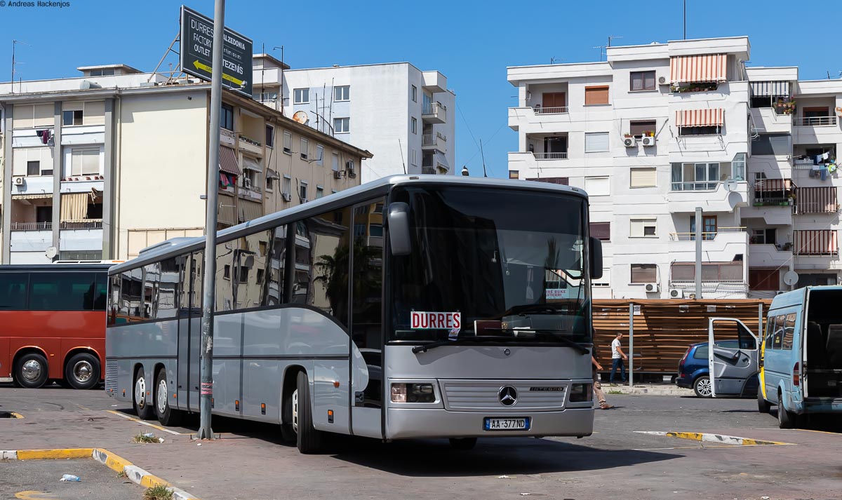 Mercedes Integro Dreiachser am Busbahnhof Durres (Albanien) 28.8.22