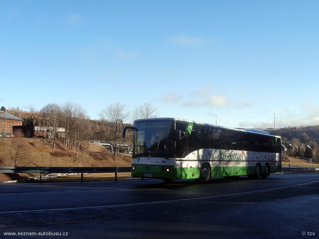 Mercedes Integro L auf der Linie 210 aus Chemnitz nach Oberwiesenthal in Oberwiesenthal, Hüttenbachstrasse. (27.12.2013)