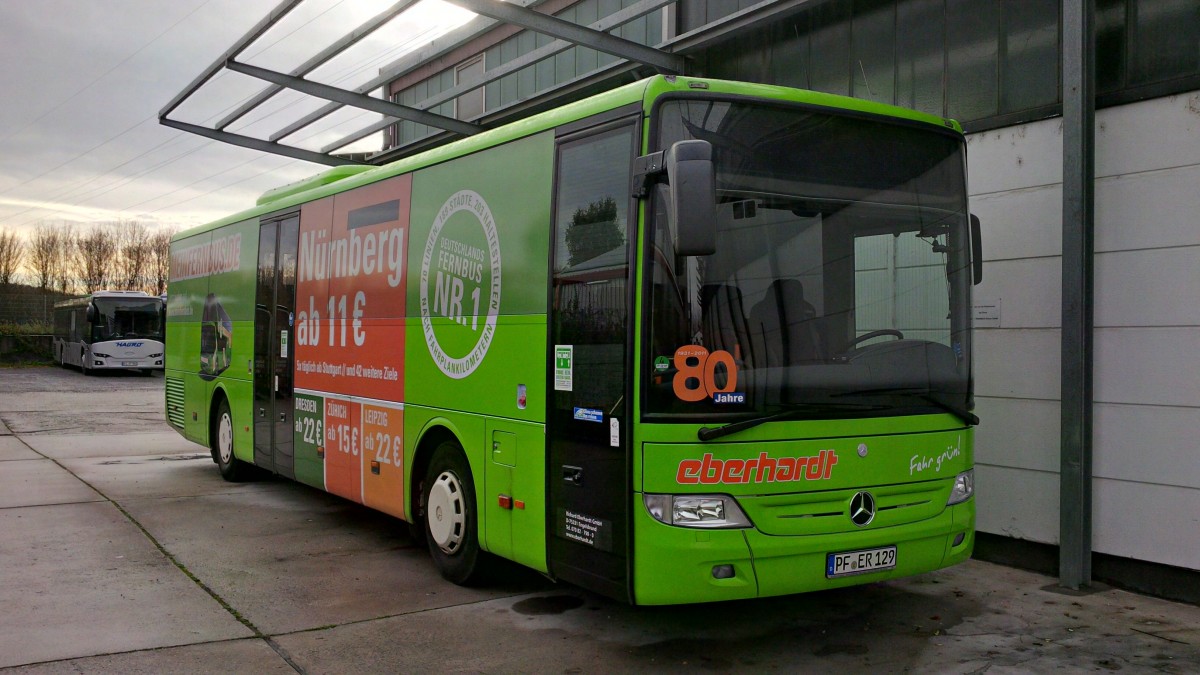 Mercedes Integro mit Mein-Fernbus-Werbung von Eberhardt-Reisen in KA-Grötzingen im November 2015. Das Fahrzeug wird derzeit von der Tochtergesellschaft Hagro Transbus Reisen eingesetzt.