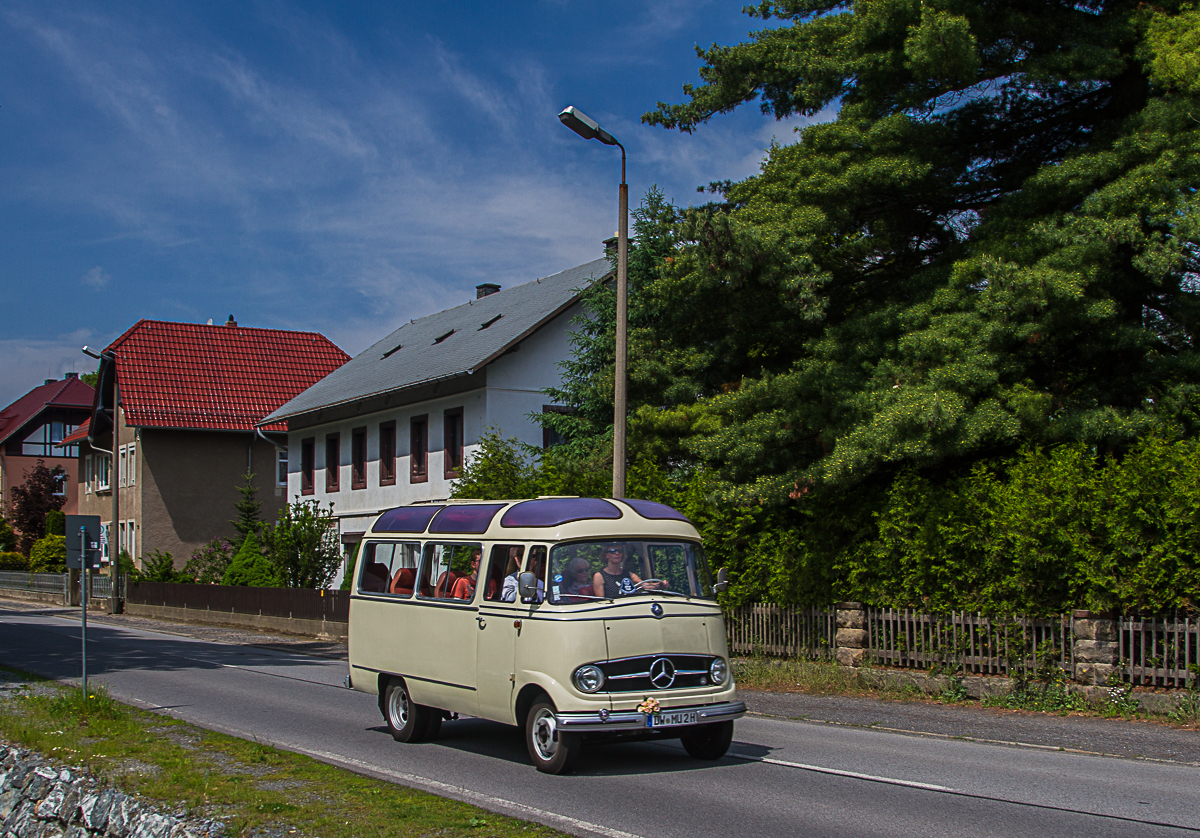 Mercedes L/O 319D ( Bj. 1965)
gesehen bei einer Oldtimerausfahrt der TU Dresden   
(Lohmen am 28.05.2016) 