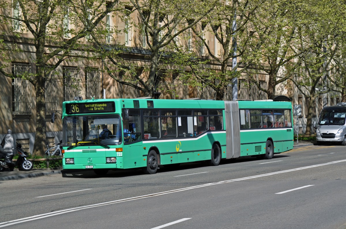 Mercedes O 405 733 auf der Linie 36 fährt zur Haltestelle am Badischen Bahnhof. Die Aufnahme stammt vom 22.04.2015.