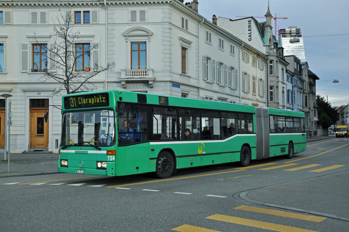 Mercedes O 405 734 auf der Linie 34 fährt zur Haltestelle am Wettsteinplatz. Die Aufnahme stammt vom 12.01.2015.