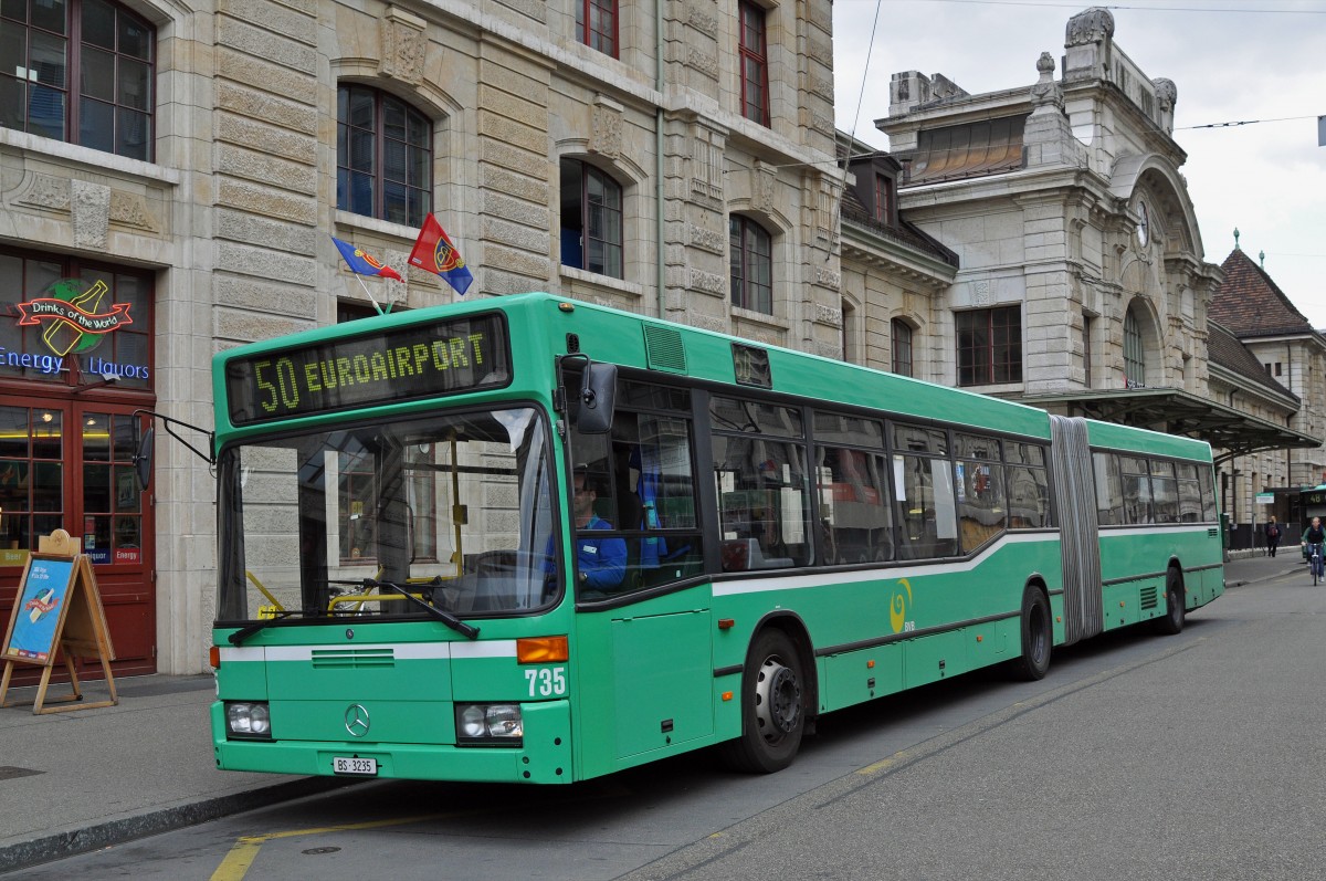 Mercedes O 405 735 ist wirklich sehr selten auf der Linie 50 im Einsatz. Hier steht der Bus an der Endstation der Linie 50 am Bahnhof SBB. Die Aufnahme stammt vom 22.05.2015.