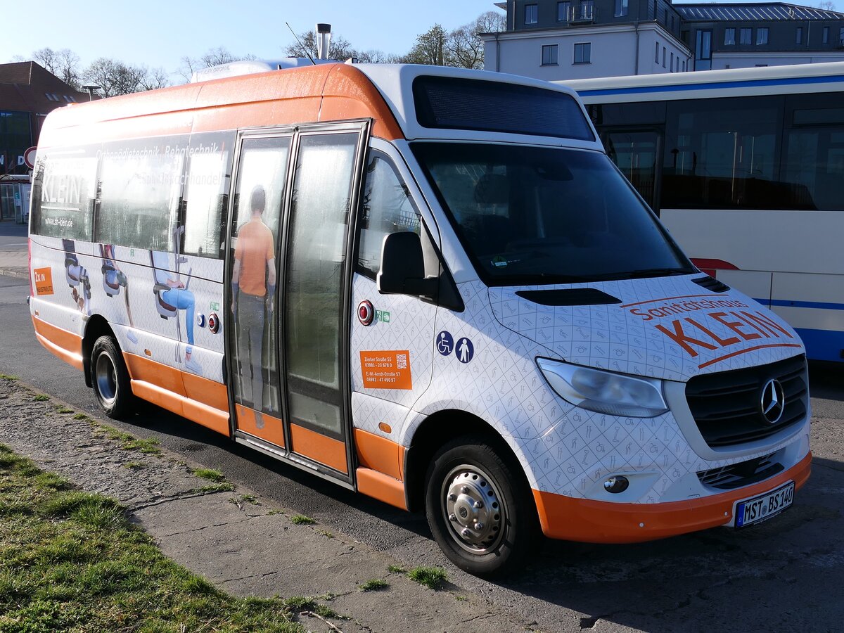 Mercedes Sprinter von Becker-Strelitz Reisen aus Deutschland in Neubrandenburg am 19.04.2020