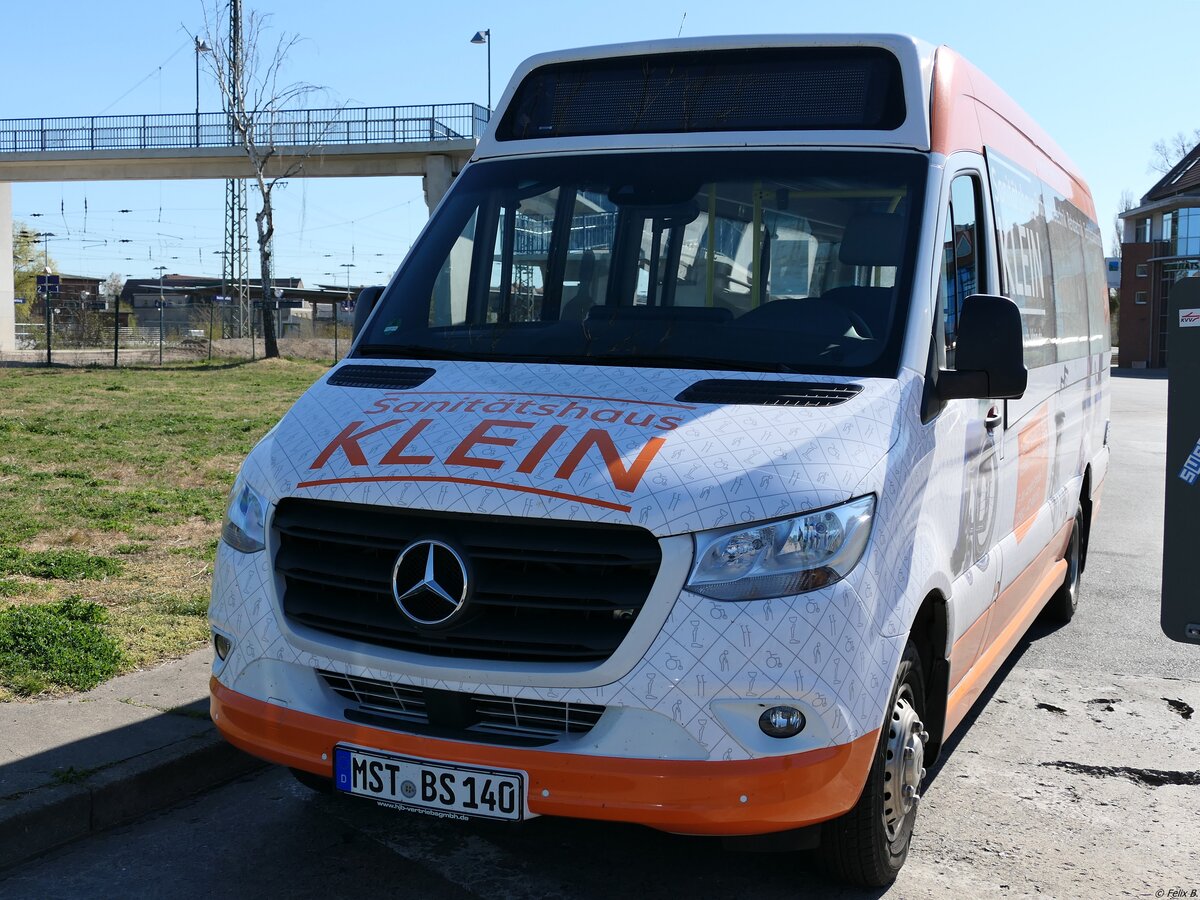 Mercedes Sprinter von Becker-Strelitz Reisen aus Deutschland in Neubrandenburg am 19.04.2020