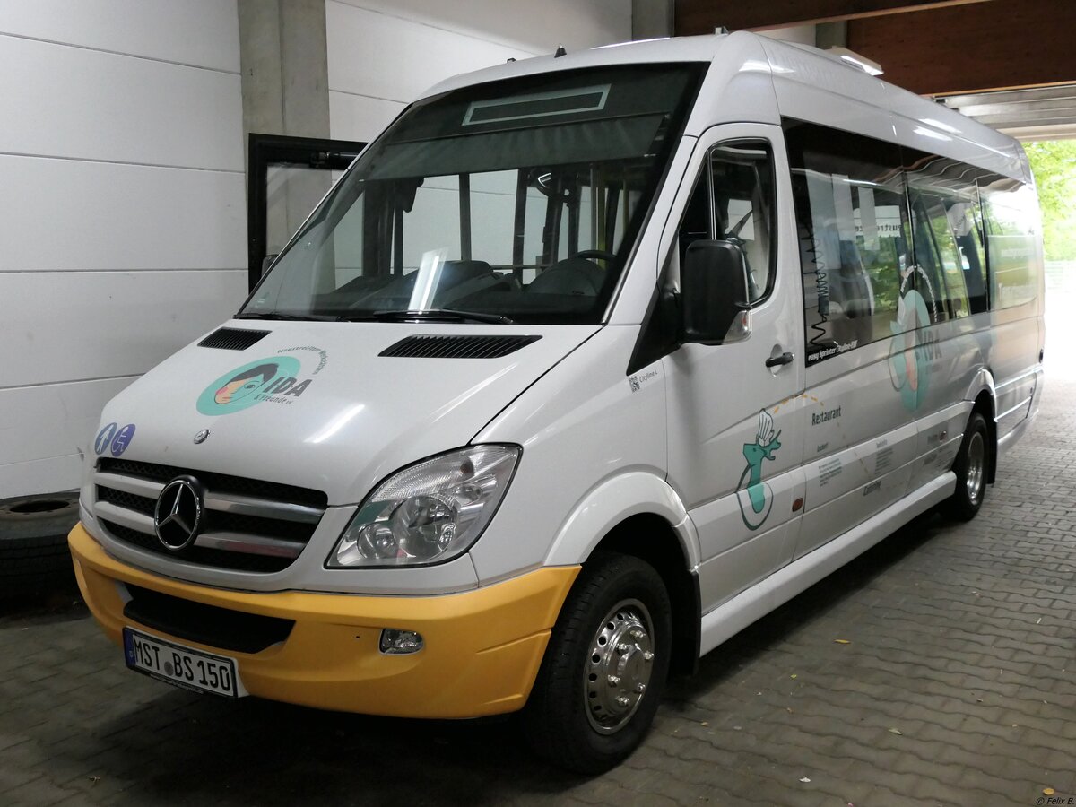 Mercedes Sprinter von Becker-Strelitz Reisen aus Deutschland in Neustrelitz am 11.09.2021