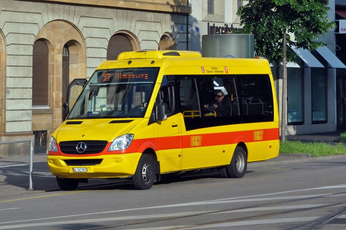 Mercedes Sprinter der BLT mit der Betriebsnummer 22 auf der Linie 37 an der Endstation am Aeschenplatz. Die Aufnahme stammt vom 16.05.2015.