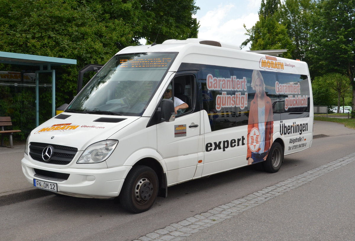 Mercedes Sprinter Kleinbus im Linienverkehr in Überlingen am 12.06.2017.
