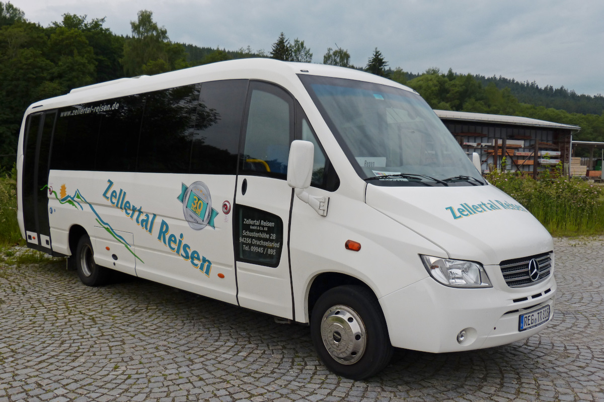 Mercedes Sprinter Kleinbus von  Zellertal Reisen  aus Drachselsried. Gesehen in Regen 11.06.2016