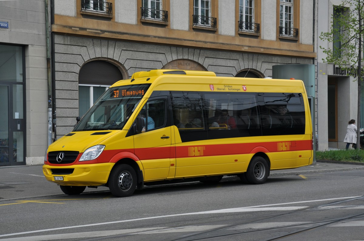 Mercedes Sprinter mit der Betriebsnummer 22 am Aeschenplatz. Die Aufnahme stammt vom 05.04.2014.