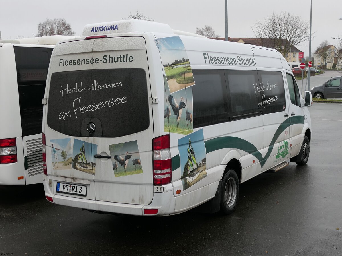 Mercedes Sprinter der RegioInfra Gesellschaft in Malchow am 18.12.2021