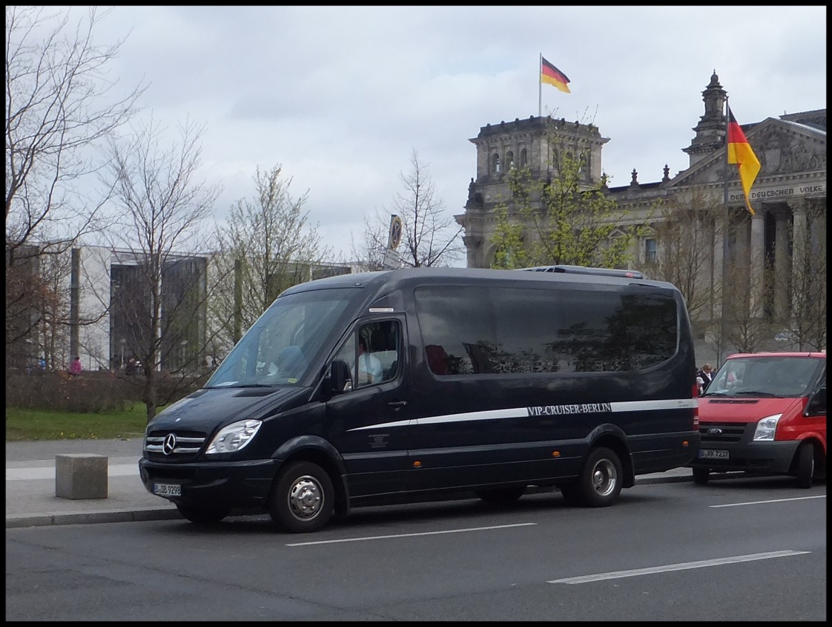 Mercedes Sprinter von Vip-Cruiser-Berlin aus Deutschland in Berlin am 25.04.2013