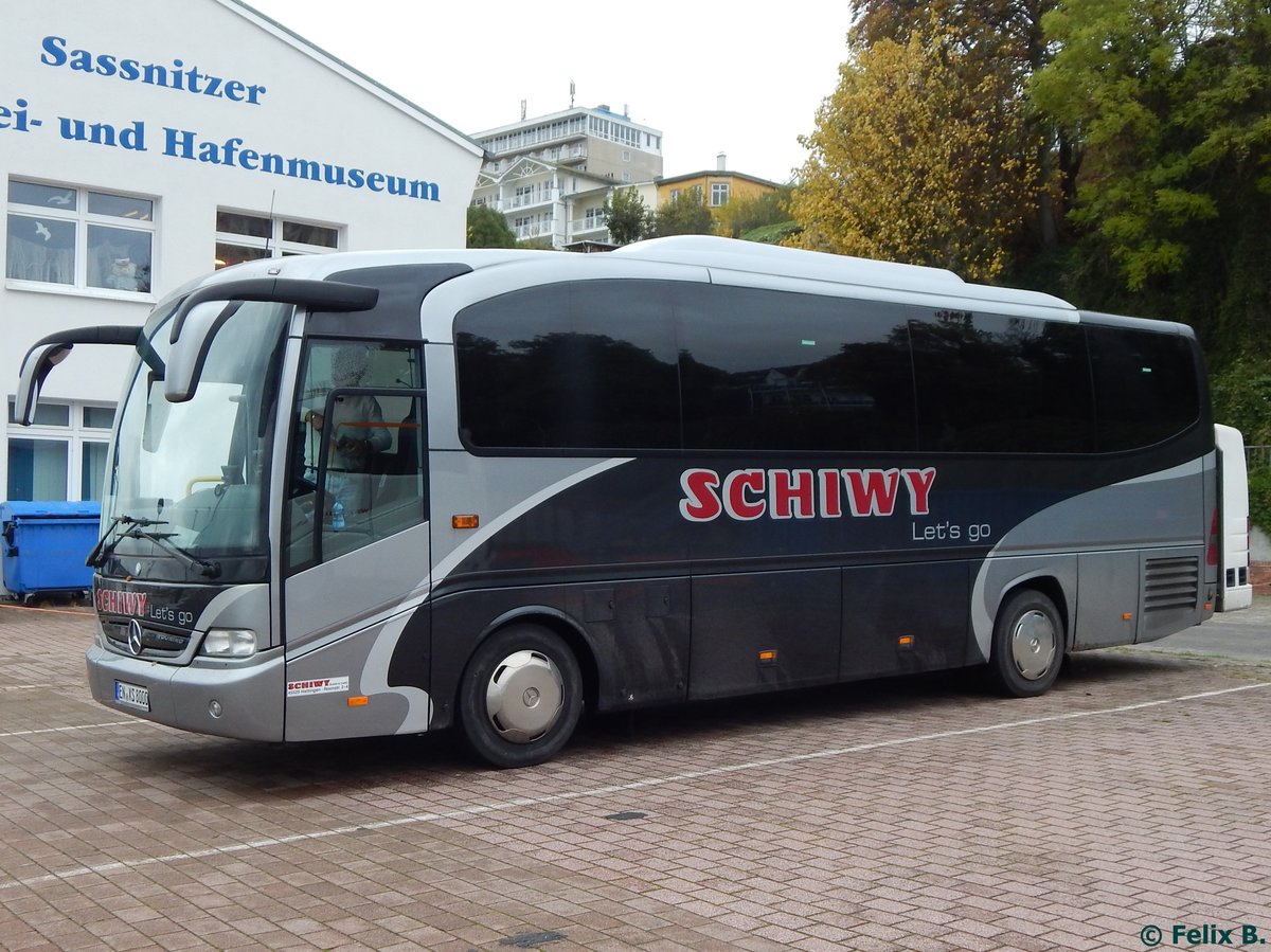 Mercedes Tourino von Schiwy aus Deutschland im Stadthafen Sassnitz am 22.10.2016