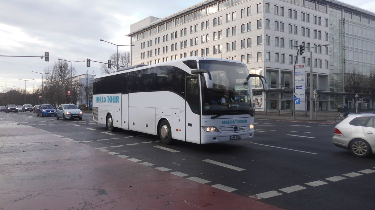 Mercedes Tourismo am 10.12.2016 am Hauptbahnhof Dresden