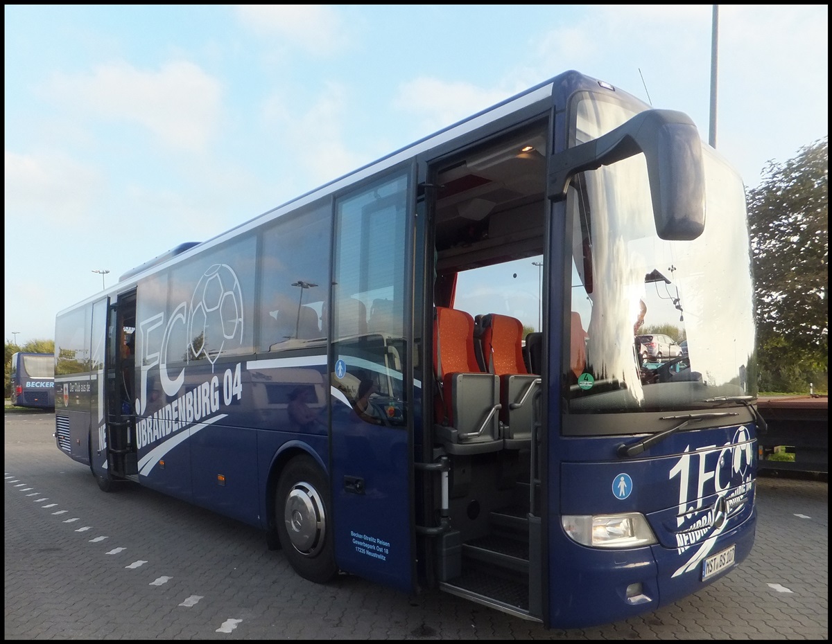Mercedes Tourismo von Becker-Strelitz aus Deutschland bei der Raststtte Fuchsberg am 22.09.2013