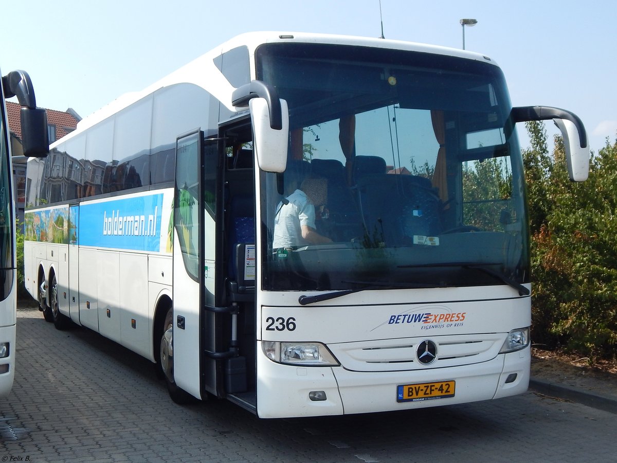 Mercedes Tourismo von Betuwe Express aus den Niederlanden in Wismar am 09.08.2018