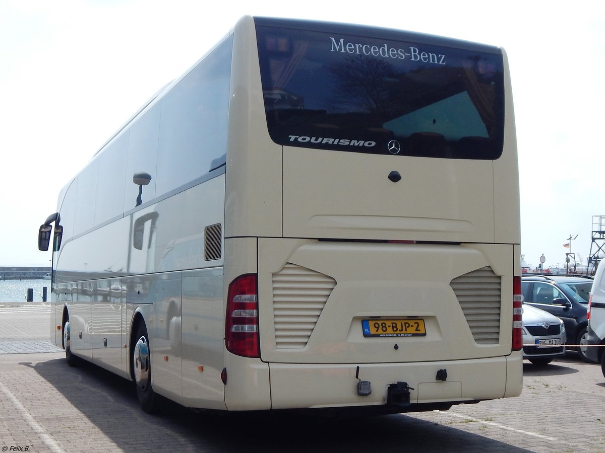 Mercedes Tourismo von Dalstra Reizen aus den Niederlanden im Stadthafen Sassnitz am 03.05.2018