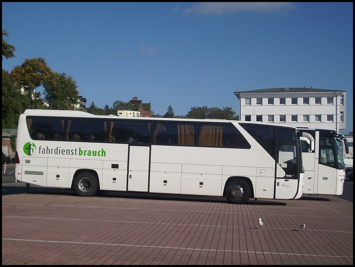 Mercedes Tourismo vom Fahrdienst Brauch aus Deutschland im Stadthafen Sassnitz am 11.10.2012
