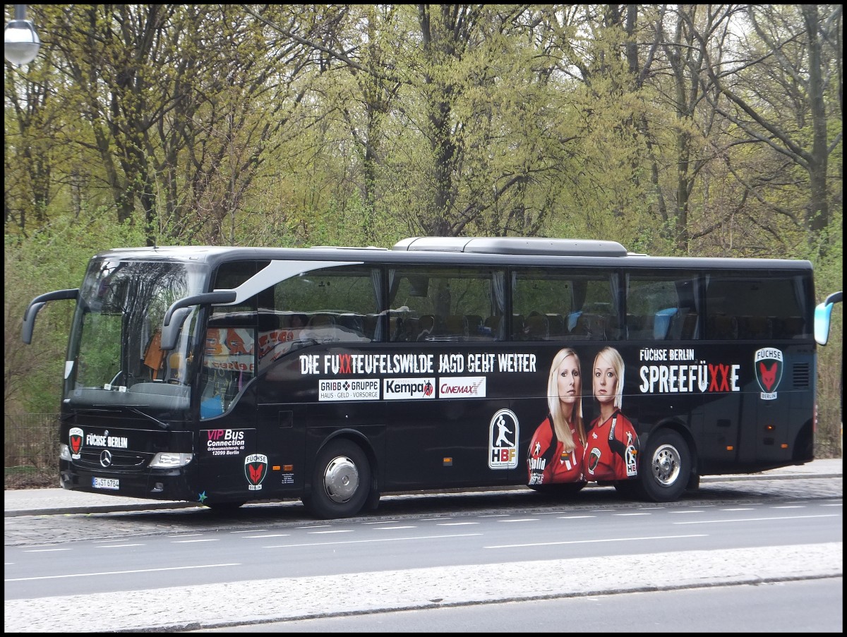 Mercedes Tourismo von Fchse Berlin aus Deutschland in Berlin am 25.04.2013