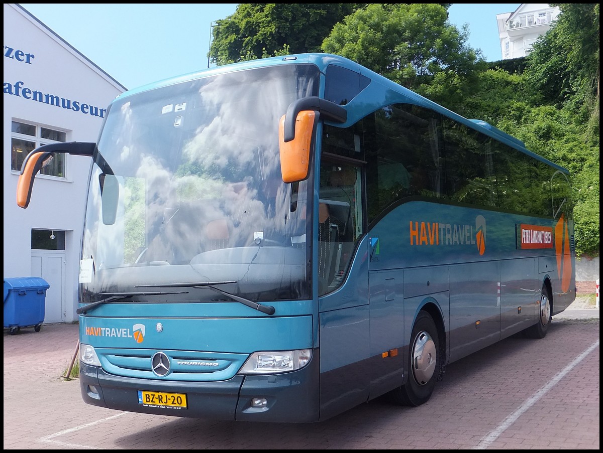 Mercedes Tourismo von HaviTravel aus den Niederlanden im Stadthafen Sassnitz am 17.06.2013