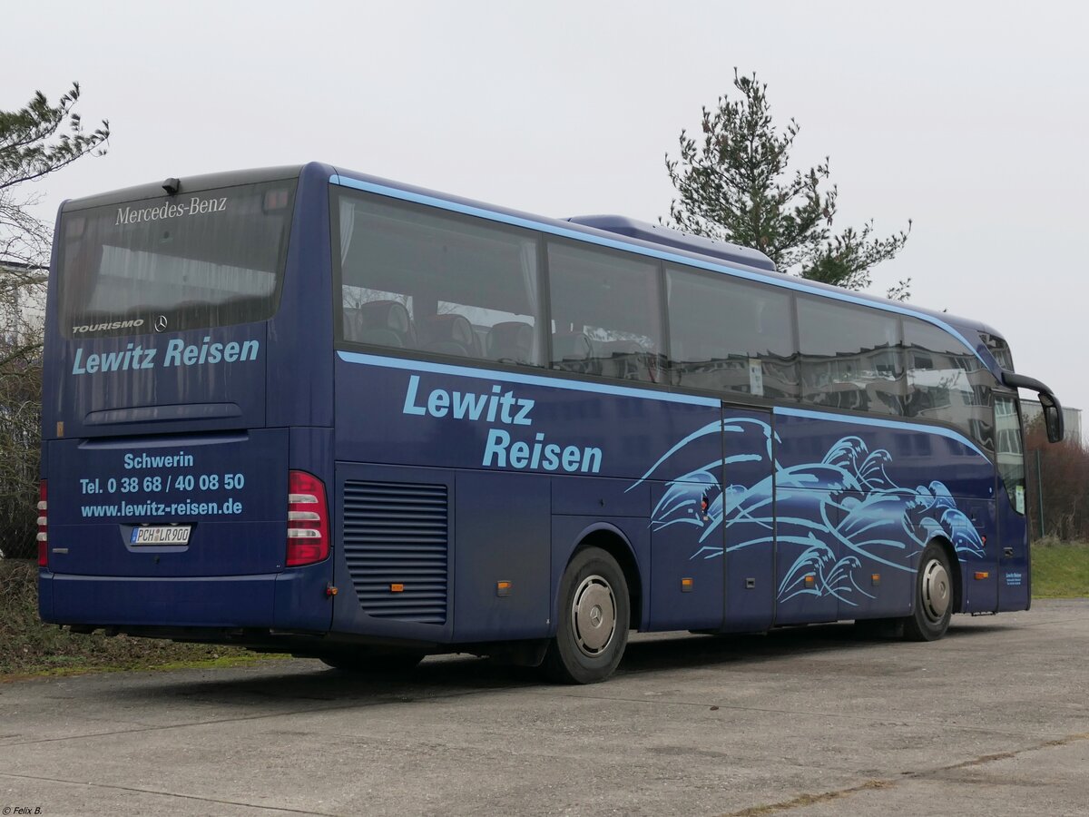 Mercedes Tourismo von Lewitz-Reisen aus Deutschland in Neubrandenburg am 13.01.2022